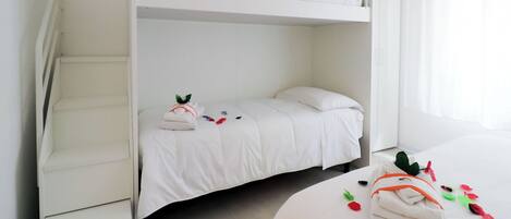 Bügeleisen/Bügelbrett, kostenloses WLAN, Bettwäsche