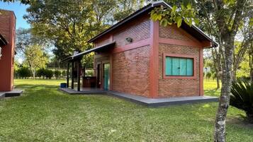 Family Chalet, Lanai, Courtyard View | Wi-fi percuma, cadar katil