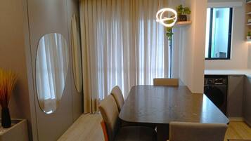 Basic Apartment | Dining