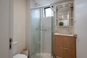 Basic Apartment | Bathroom