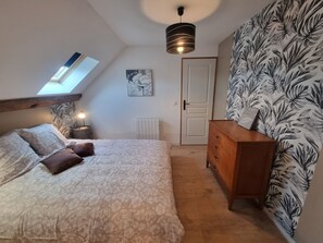 Fer et planche à repasser, accès Internet, draps fournis