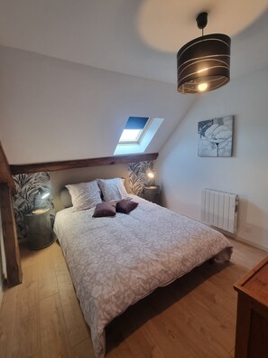 Fer et planche à repasser, accès Internet, draps fournis