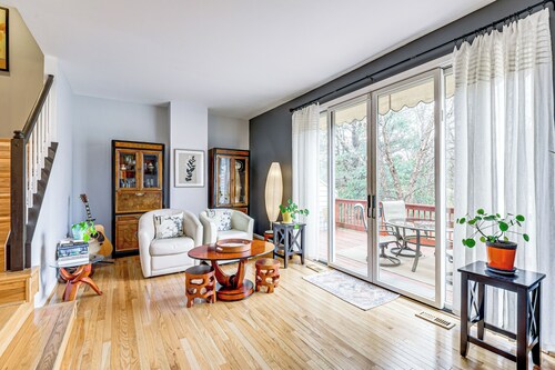 1 Mi to Centennial Park: Gem w/ Golf Course Views