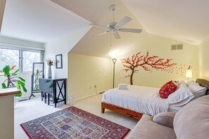 3 bedrooms, desk, iron/ironing board, Internet - 1 Mi to Centennial Park: Gem w/ Golf Course Views (Columbia)