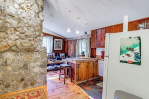 Lobby - 4 Mi to Stratton Mountain Resort! Cabin w/ Hot Tub (Jamaica)
