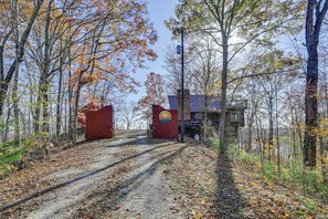 Property grounds - A Hidden Gem! Couple’s Escape w/ Dale Hollow Views (Byrdstown)