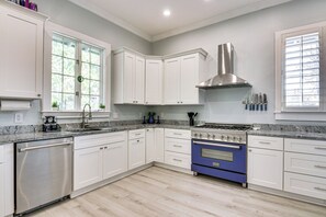 Refrigerador, microondas, parrilla de estufa y lavavajillas 