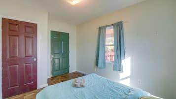 Iron/ironing board, Internet, bed sheets