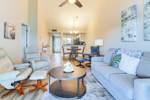 TV - 6 Mi to Caspersen Beach! Country Club Condo (Venice)