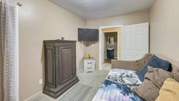 Bügeleisen/Bügelbrett, Internetzugang, Bettwäsche