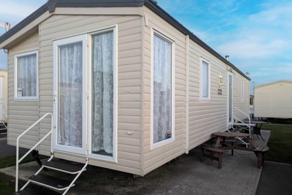 Enjoy a stay in this cosy caravan in Wales. The family will love exploring the rugged Welsh coastline and countryside