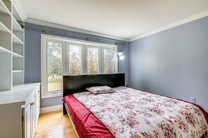 4 Schlafzimmer, Schreibtisch, Bügeleisen/Bügelbrett, Internetzugang