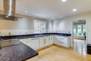 Fridge, stovetop, dishwasher, coffee/tea maker - Serene & Spacious! Family-Friendly Catharpin Home (Catharpin)