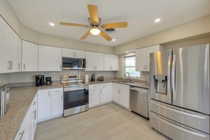 Fridge, microwave, stovetop, dishwasher - Waterfront Punta Gorda Paradise: Dock & Pool! (Punta Gorda)