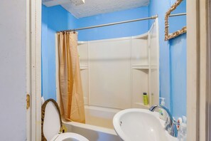 Hair dryer, towels - Countryside Escape, 8 Mi to FVSU & Main Street! (Fort Valley)