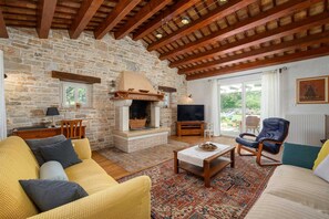 Smart TV, fireplace - Villa Lipa with Heated Pool, Sauna & Wine Cellar (Krnica (Istra))