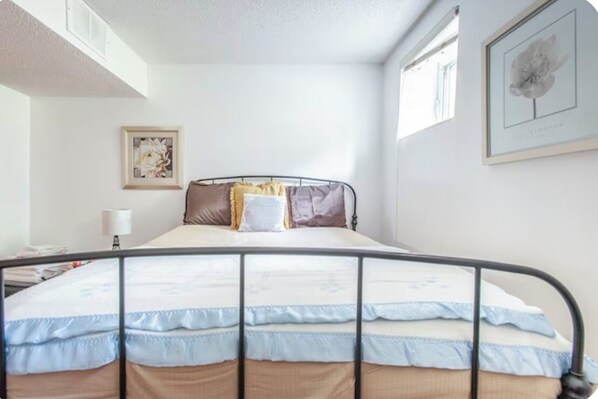1 dormitorio, tabla de planchar con plancha, wifi gratis y ropa de cama