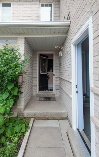 Cozy 1-bedroom apartment in beautiful Toronto area.Pet Friendly.