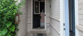 Cozy 1-bedroom apartment in beautiful Toronto area.Pet Friendly.