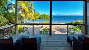 Property grounds - Quatro Vista Oasis: Modern 900sqft Oceanfront Suite & Bunks (Utila)
