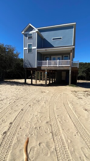 Exterior - Perfect 3-bedroom house with AC on the 4x4 carova beach. (Corolla)