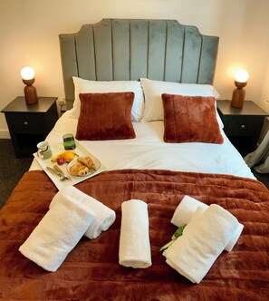 Iron/ironing board, Internet, bed sheets - Comfy & Charming Flat Family & Corporate Friendly (Liverpool)