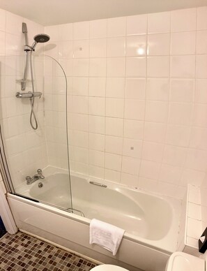 Hair dryer, towels, soap, toilet paper - Comfy & Charming Flat Family & Corporate Friendly (Liverpool)