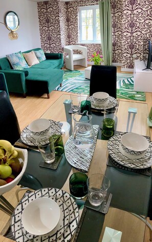 TV - Comfy & Charming Flat Family & Corporate Friendly (Liverpool)