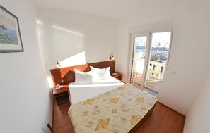 Free WiFi - Stunning apartment in Turanj with house sea view (Turanj)