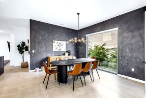 Dining - Temple of Time- Stunning new modern home w/pool (Sarasota)