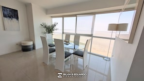 Dining - Puerto Santa Ana · 2 Suites · Pool, Jacuzzi & Gym · Self Check-in (Guayaquil)