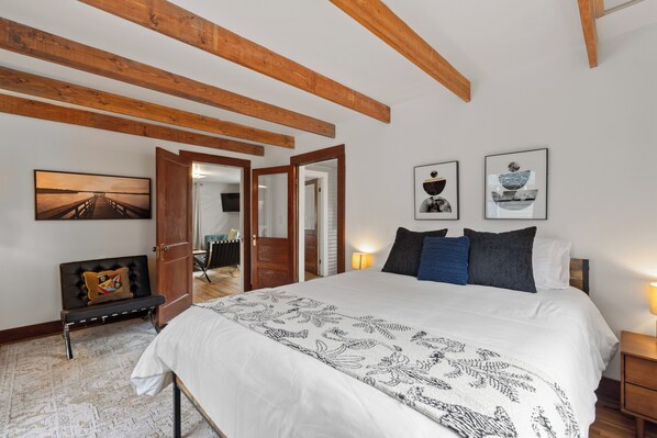 WiFi, bed sheets - Warm Cabin Vibes in Boise’s Best Neighborhood (Boise)