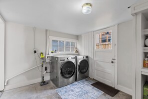Interior - Warm Cabin Vibes in Boise’s Best Neighborhood (Boise)