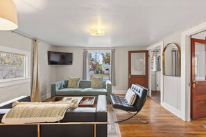 Living area - Warm Cabin Vibes in Boise’s Best Neighborhood (Boise)