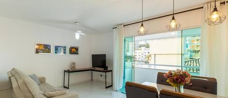 Basic Apartment | Living area