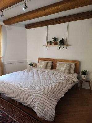 Desk, iron/ironing board, free WiFi, bed sheets