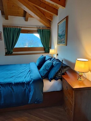 Desk, iron/ironing board, free WiFi, bed sheets