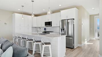 House (4 Bedrooms) | Private kitchen | Full-size fridge, microwave, oven, coffee/tea maker