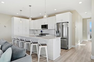Maison (4 Bedrooms) | Cuisine privée | Cafetière-théière, réfrigérateur grande capacité avec congélateur