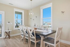 House (4 Bedrooms) | In-room dining