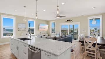 House (4 Bedrooms) | Private kitchen | Full-size fridge, microwave, oven, coffee/tea maker