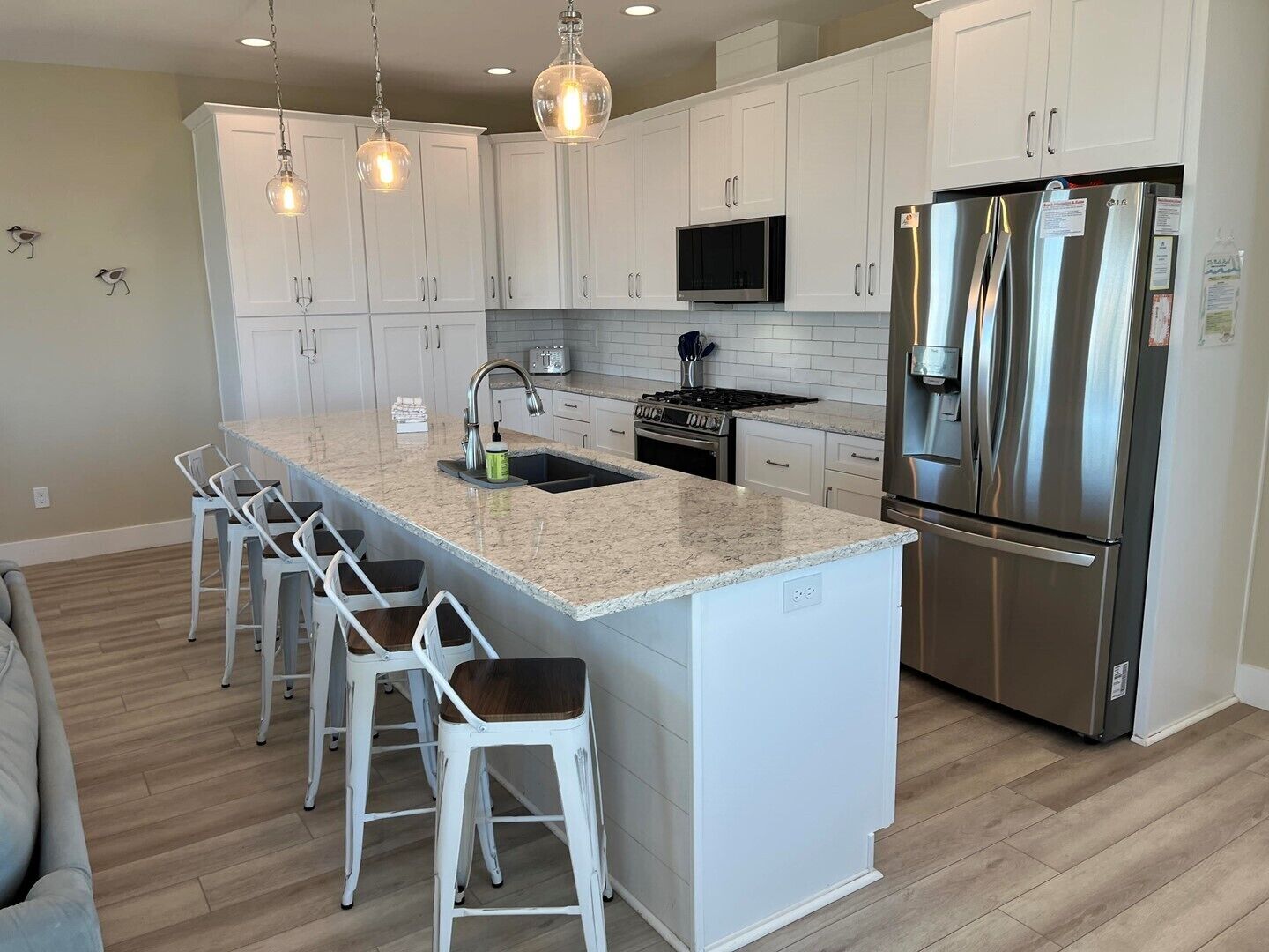 House (4 Bedrooms) | Private kitchen | Full-size fridge, microwave, oven, coffee/tea maker