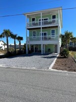 House (4 Bedrooms) | Exterior