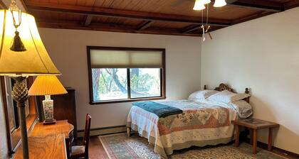 Beautiful large 850sq ft 1 - 2 bedroom apt at end of road in Rough and Ready