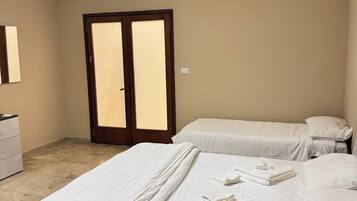 Iron/ironing board, WiFi, bed sheets