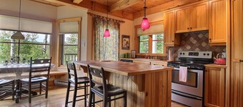 Beautiful Suite Overlooking Lake Pohénégamook