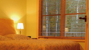 1 bedroom, WiFi (free), bed sheets