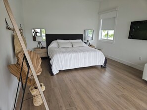 Silitysrauta/-lauta, Wi-Fi, vuodevaatteet