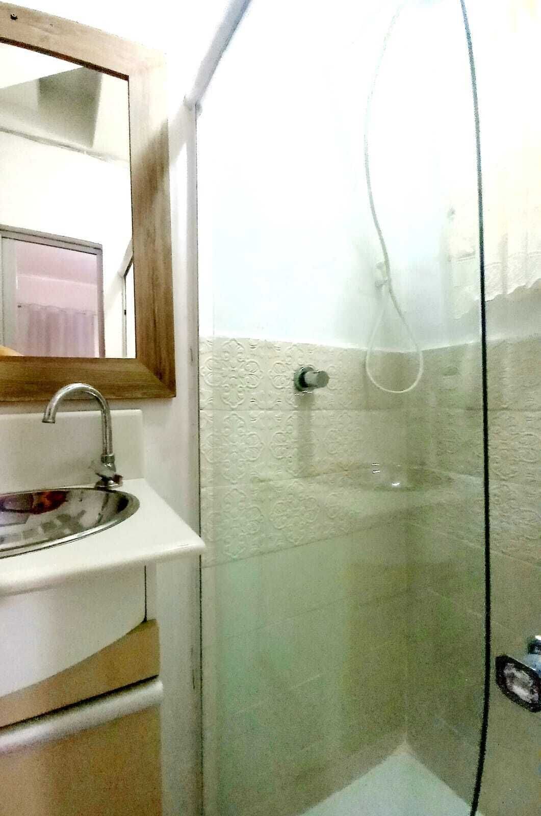 家庭三人房 | 浴室 | 毛巾、肥皂、洗发水、卫生纸