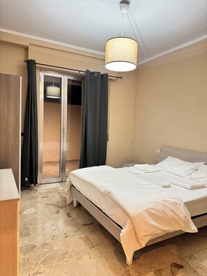 Iron/ironing board, WiFi, bed sheets